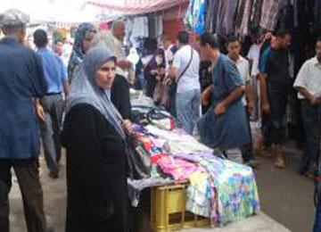 تجار فوضويون يزاحمون الشرعيين ويحتلون الأرصفة وسط مستغانم