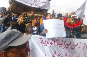 Les chômeurs occupent la place Echaâb