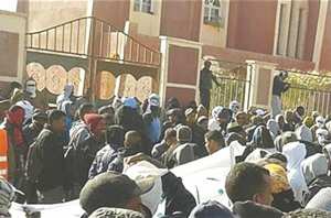 La direction des 'uvres universitaires verrouillée par les employés