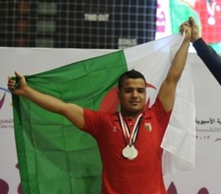 حسين فرج الله يوارى التراب بالمسيلة