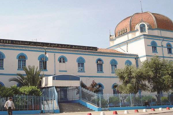 فصل أستاذ في طب الإنعاش بمستشفى قسنطينة