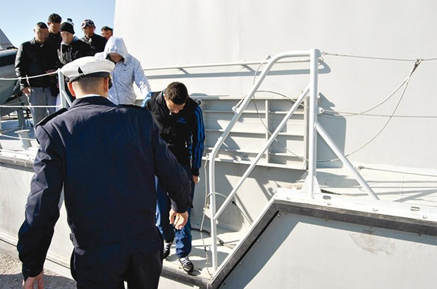 16 harragas arrêtés au large de Ras El-Hamra