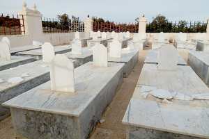 مجهولون يخربون مقبرة الشهداء ب بوقعودن  في سور الغزلان بالبويرة