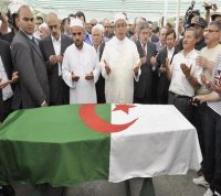 Warda El Djazaïria inhumée au cimetière d'El Alia, vive émotion