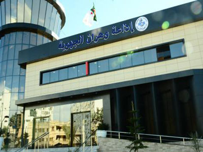 En présence de M. Grine