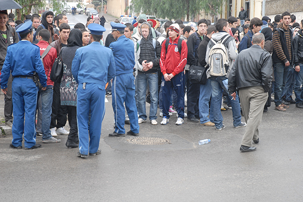 تلاميذ يحتجون ببشار والبويرة على رزنامة البكالوريا