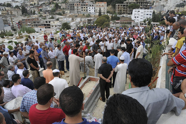 تصوير مراسيم جنازة يثير جدلا دينيا واجتماعيا في تبسة