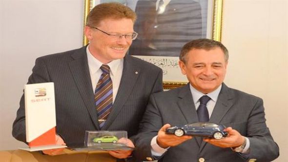 بالفيديو.. سوفاك وفولكسفاغن يوقعان على بروتوكول اتفاق لانشاء مصنع للسيارات بغليزان