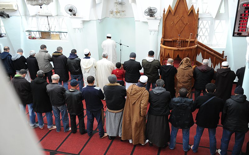 محكمة سكيكدة تدين 22 شخصا من الطائفة الأحمدية بعام سجنا