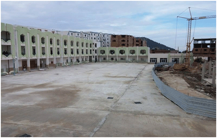 بعد الاعتداء على زميلة لهم بحجر