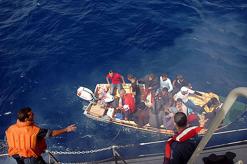 قوات البحرية تجلي أربعة أشخاص كانوا عالقين بجزيرة رشقون بتلمسان