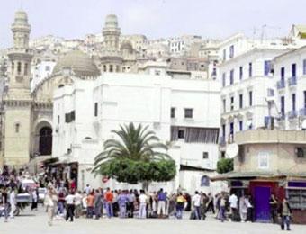 سكان حي ساحة الشهداء بالعاصمة مستاؤون من الباعة الفوضويين