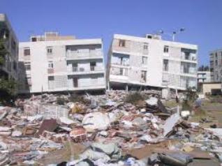 ذكرى زلزال بومرداس 2003 …. تغيرات كبيرة في البناء والعمران على درب محو كافة المخلفات