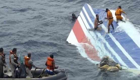 أقارب ضحايا الطائرة الماليزية يتولون زمام البحث