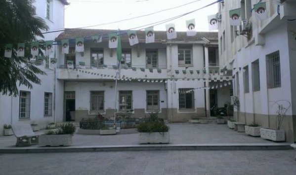 أساتذة البليدة في إضراب