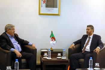 Les islamistes courtisent le pouvoir