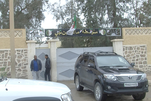 العثورعلى قنبلة تقليدية داخل متوسطة في بشار وبن غبريط تلغي زيارتها للولاية