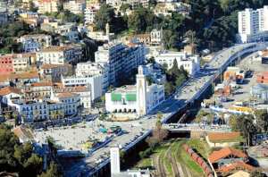 Les jeunes de la cité Laghouat réclament la réhabilitation d'un terrain de sport