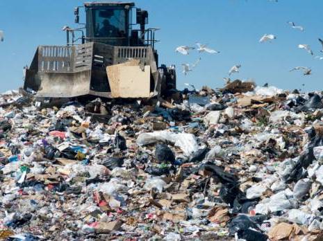 Des tonnes de déchets en attente de recyclage