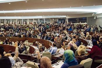 De la négation à la reconnaissance explicite