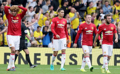 أربعة أندية بالدوري الإنجليزي تتنافس على نجم مانشستر يونايتد المغضوب عليه