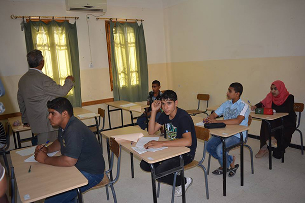 تلاميذ يضربون بالوادي احتجاجا على رزنامة البكالوريا