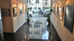 Deuxième biennale des arts plastiques et une galerie d'art