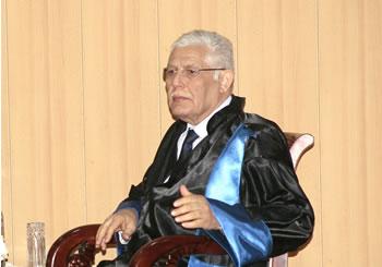 Cet homme a coulé l'université