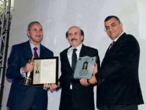 La statuette dorée de l'Oscar de Z en guest star !