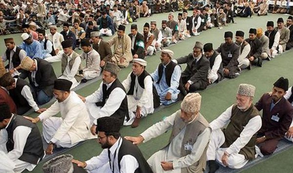 مذكرة لتوقيف مؤسس الأحمدية بالغرب الجزائري