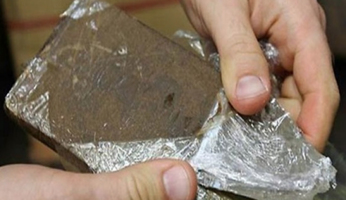 حجز رطل من الكيف مخبأة داخل كرة قدم في سكيكدة