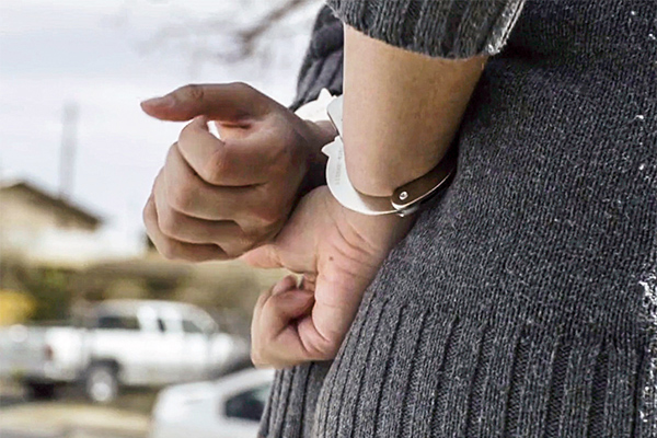 إدانة طبيب وفتاة تورطا في الإتجار بالمخدرات في سكيكدة