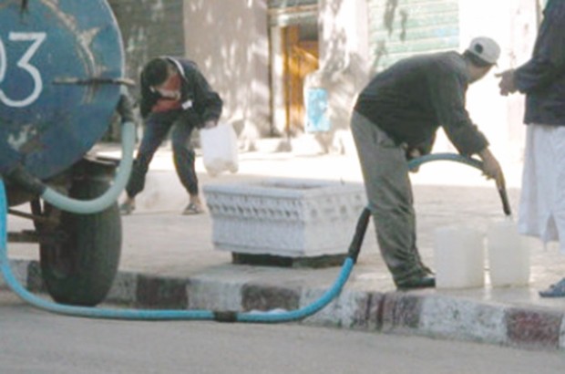 L'eau coule des robinets un jour sur sept