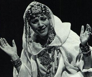 الطاوس عمروش تعود من بوابة المهرجان الإفريقي