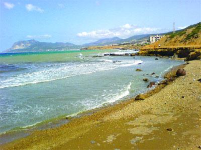 Les belles plages de Chlef invitent les estivants