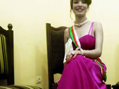 Une comédienne sur le podium