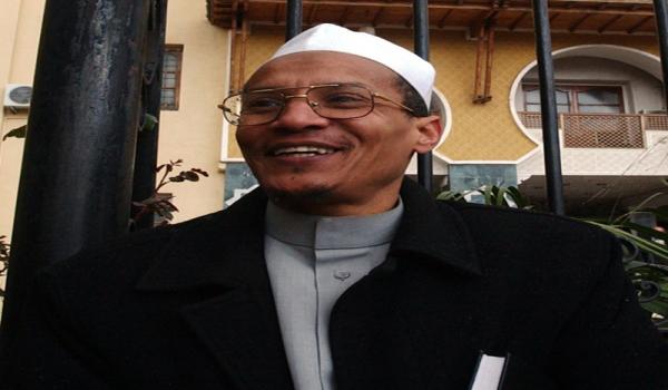 السلطات الجزائرية تعتقل علي بن حاج أمام السفارة السورية بالجزائر احتجاجا على مجزرة الحولة بحمص من طرف السفاح بشار