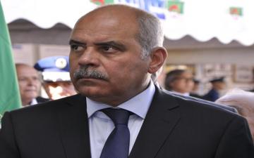 عبد القادر والي يهدد بغلق وحدة مجمع 