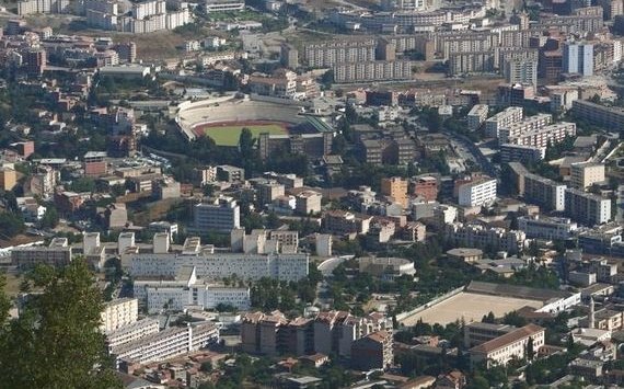 إضراب عام يشل الحركة التجارية في تيزي وزو