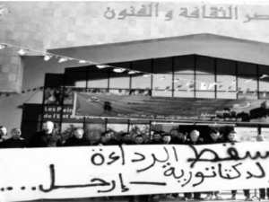 Les travailleurs exigent le départ du directeur