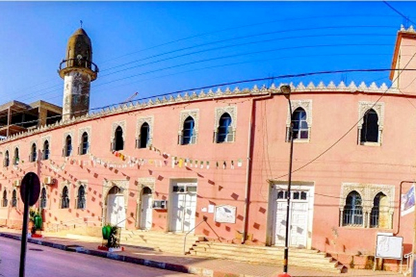 البلدية تهدم مسجدا بحجة إنه 