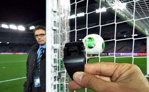 تكنولوجيا عين الصقر تثير الجدل في الدوري الإنجليزي