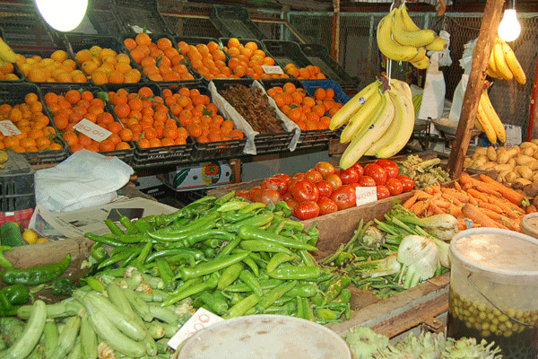الموز والبرتقال المهربان من تونس يغزوان أسواق الوادي