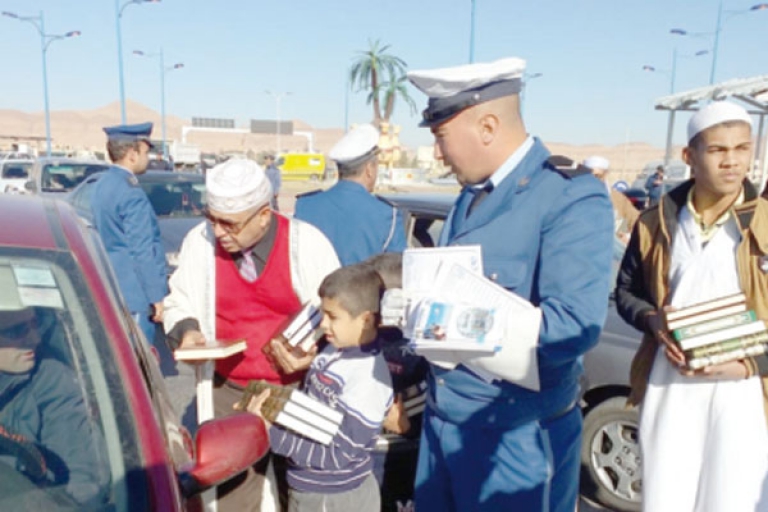 أمن ولاية بسكرة يشارك في قافلة تحسيسية حول السلامة المرورية