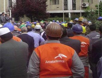 منادي حاول حرق نفسه و18 نقابيا مفصولا يُضرِبون عن الطعام بعنابة