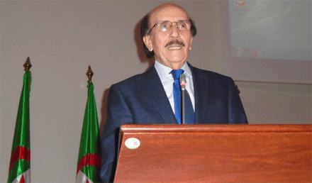 المخرج أحمد راشدي في ندوة حول الإعلام السينمائي بجامعة قالمة