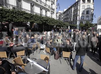 Un complot à trois temps