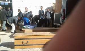 بالصور نقل جثامين الحادث الأليم بورقلة والذي راح ضحيته 7 أشخاص