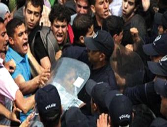 بطالون غاضبون يغلقون مقر بلدية سقانة بباتنة