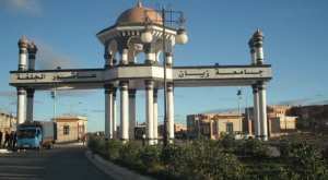 طلبة جامعة الجلفة يطالبون بتدعيم خطوط النقل الجامعي